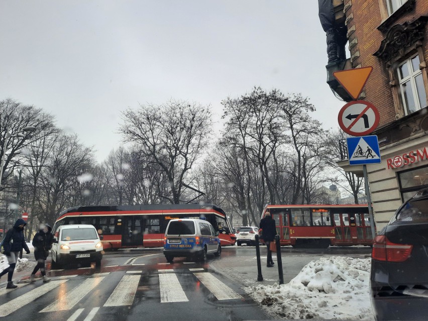 Ruch tramwajów koło Placu Miarki na ul. Kochanowskiego w...