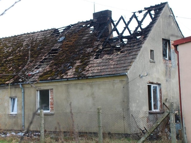 Zniszczony budynek w Nowęcinie. 