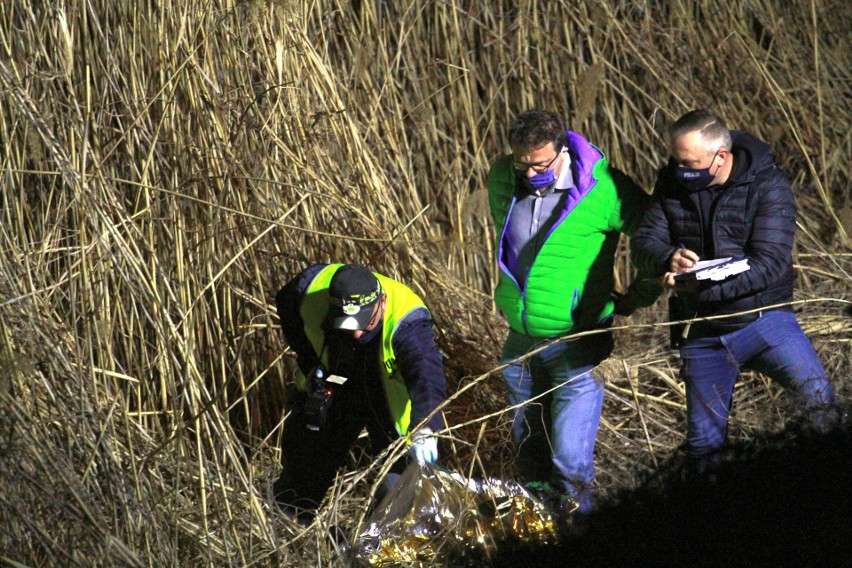 Dramat nad Wisłą w powiecie sandomierskim! Wyłowiono ciało mężczyzny [ZDJĘCIA]