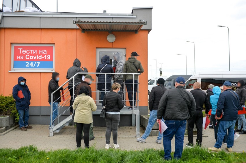 Na autostradzie A4 można wykonać szybki test na COVID-19. Z tej możliwości korzystają obywatele Ukrainy [ZDJĘCIA]