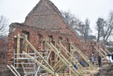 Trwa przebudowa Przedzamcza w Malborku. Nowe budynki w średniowiecznych reliktach