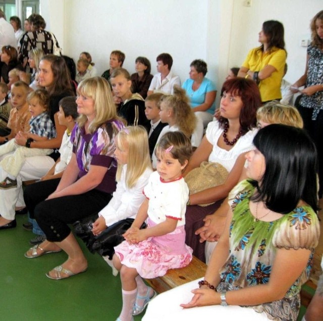 Przedszkolaki uczestniczyły w uroczystym rozpoczęciu roku szkolnego, razem ze szkołą w Wielkiej Wsi.