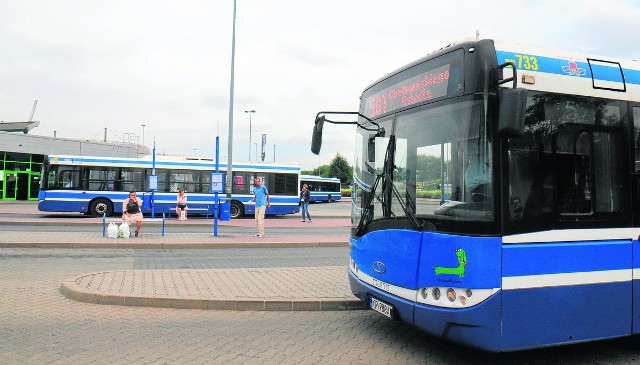 Od blisko dwóch tygodni autobusy linii 501 kończą swój kurs na dworcu w Czyżynach. Już nie dojeżdżają do kombinatu