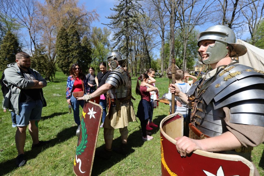 Legioniści rzymscy byli jedną z atrakcji na otwarciu po...