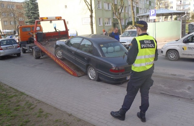 W tym roku z poznańskich ulic usunięto już ponad 100 wraków