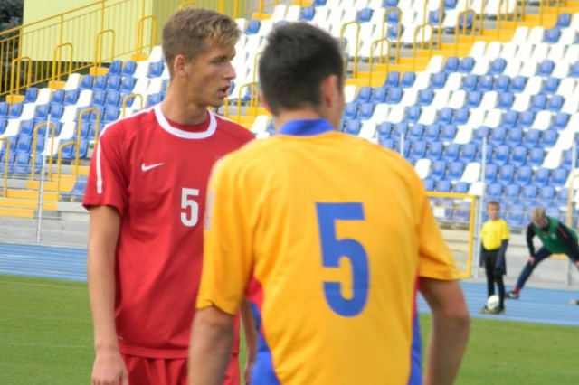 Paweł Bochniewicz (nr 5 w czerwonej koszulce) zaliczył świetny powrót do Mielca. Czy powtórzy sukces z wtorku w czwartkowym spotkaniu?