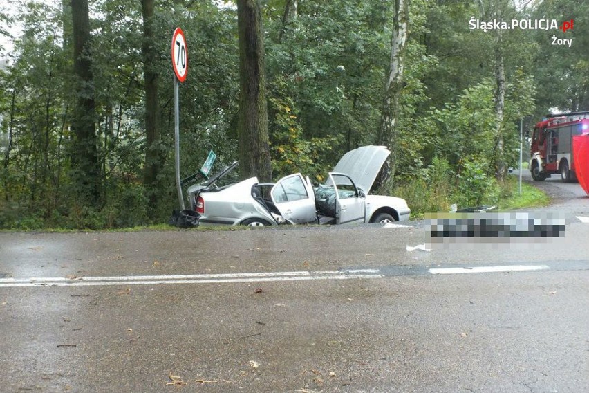 Tragiczny wypadek w Żorach: Nie żyje pasażerka skody, kierująca w stanie ciężkim ZDJĘCIA
