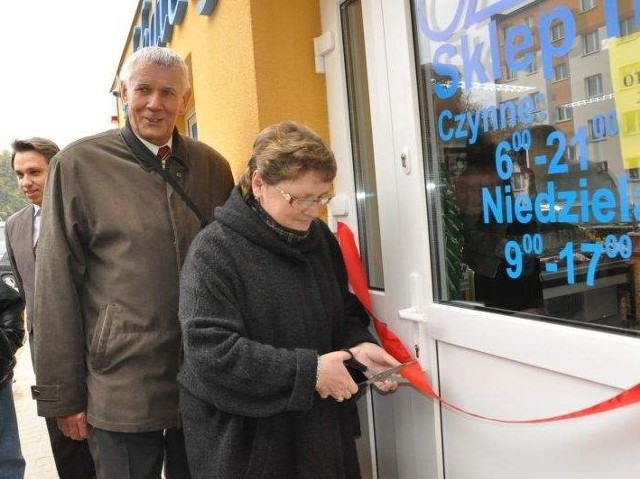 Symboliczną wstęgę przcinali Anna Prządo - przewodnicząca Rady Nazorczej oraz prezes Stanisław Haraziński