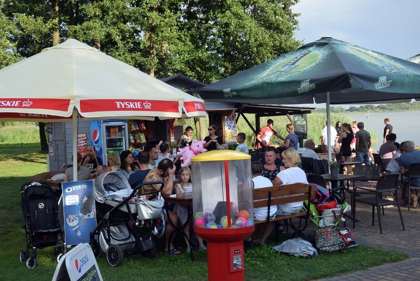 Nad Miedwiem trwa pierwszy GastroWeek, festiwal jedzenia. Na promenadę w Morzyczynie zjechały food trucki