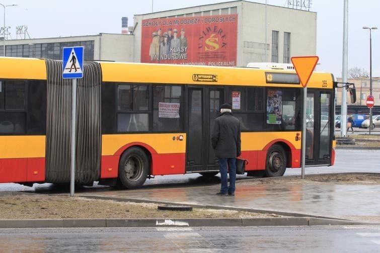 Skrzyżowanie w centrum Kielc z nowym oznakowaniem, czy...