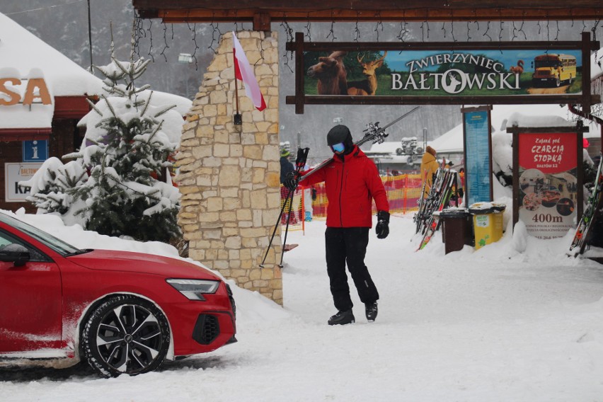 W sobotę 17 grudnia stok narciarski w Bałtowie był oblegany przez amatorów jazdy na nartach. Zobacz zdjęcia