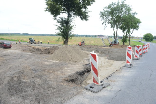 Trwa budowa drogi dojazdowej do działek przy trasie S8