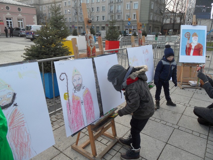 Do Częstochowy przyjechał św. Mikołaj i zapalił światełka [ZDJĘCIA]