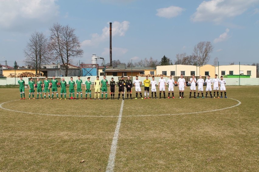 [ZDJĘCIA] Klimatyczna radomska klasa B! To były nietypowe derby w powiecie przysuskim 