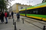 Wykolejenie tramwaju na ulicy Mielżyńskiego w Poznaniu. Uruchomiono komunikację zastępczą