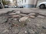 Tylu dziur na ulicach Słupska dawno nie było. Zaczynamy akcję dziura [ZDJĘCIA]