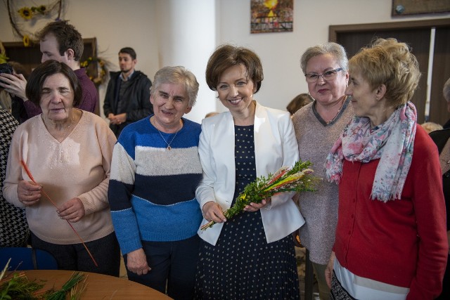 Całkowity koszt tegorocznych „trzynastek” szacowany jest na kwotę 13,1 mld zł i otrzyma je ok. 9,7 mln osób - podkreśla minister rodziny i polityki społecznej Marlena Maląg