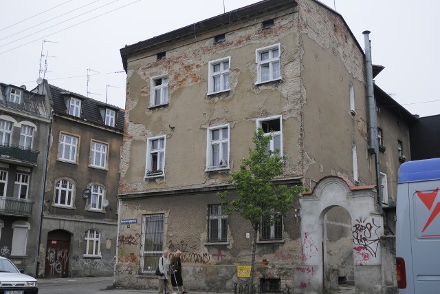 Pustostan ADMOpustoszały budynek ADM znajdujący się przy ul. Obrońców Bydgoszczy 14-16 ma być w tym roku wyremontowany.