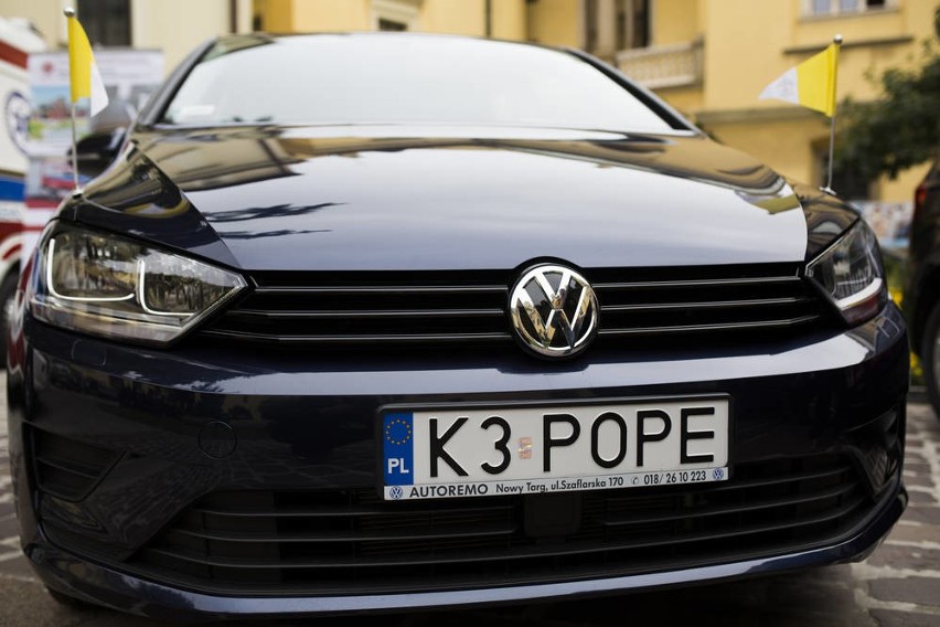 Papieskie Volkswageny trafiły na aukcję [ZDJĘCIA, WIDEO]