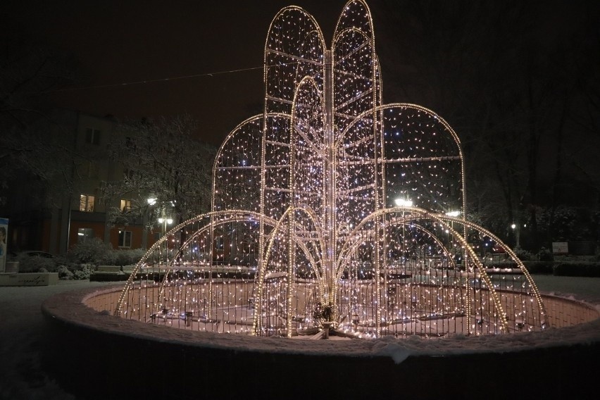 Świąteczne iluminacje w Świdniku. Jak wygląda miasto wieczorową porą? Zobacz zdjęcia 