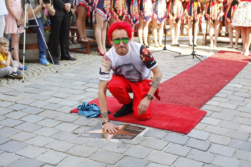 Michał Wiśniewski odsłonił gwiazdę na Rynku w Opolu.