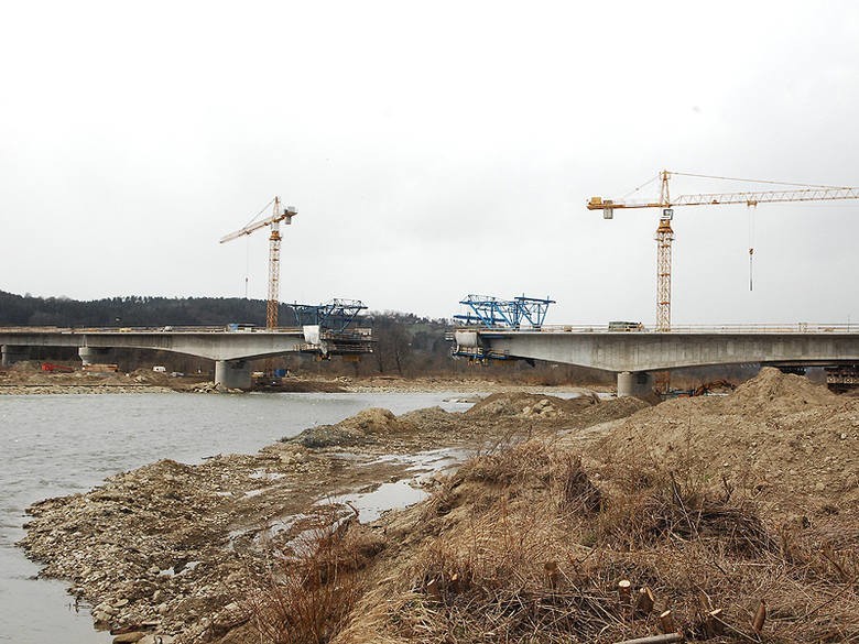 Nowy Sącz. Trwa budowa nowego mostu