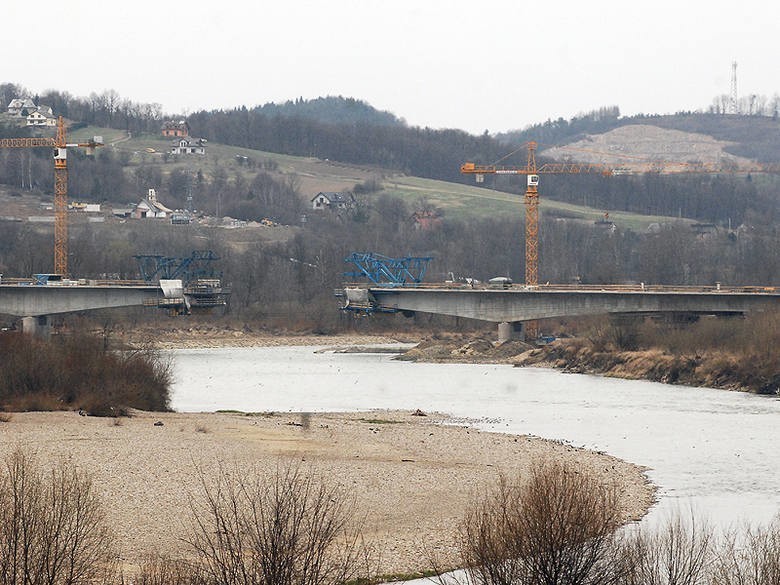 Nowy Sącz. Trwa budowa nowego mostu