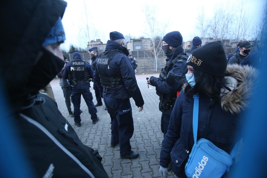 Kibice Ruchu Chorzów podczas meczu z Foto-Higieną Gać...