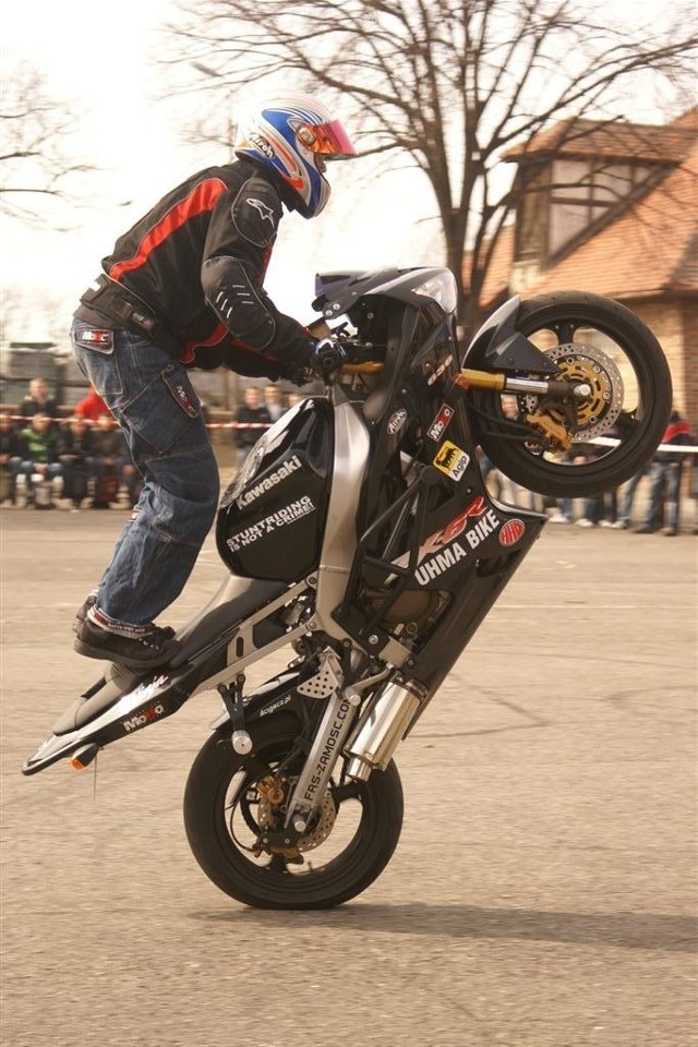 Jakub Radczak (na zdjęciu) jest najmłodszym członkiem grupy Frantic Riders Squad Zamość, uprawiającej jazdę ekstremalną na motocyklach, która będzie gwiazdą Radomskiej Wiosny Motocyklowej.