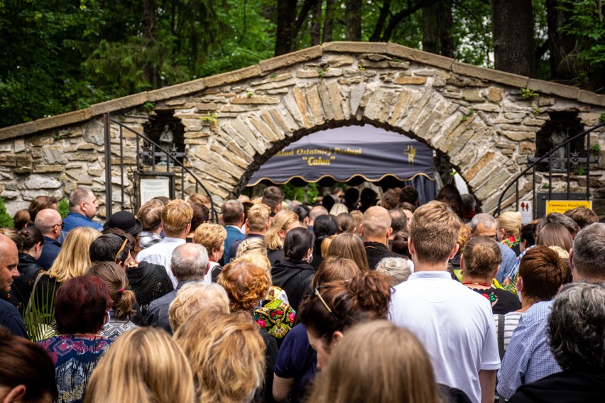 Koronawirus na pogrzebie ciotki Bułeckuli. 60 osób na kwarantannie