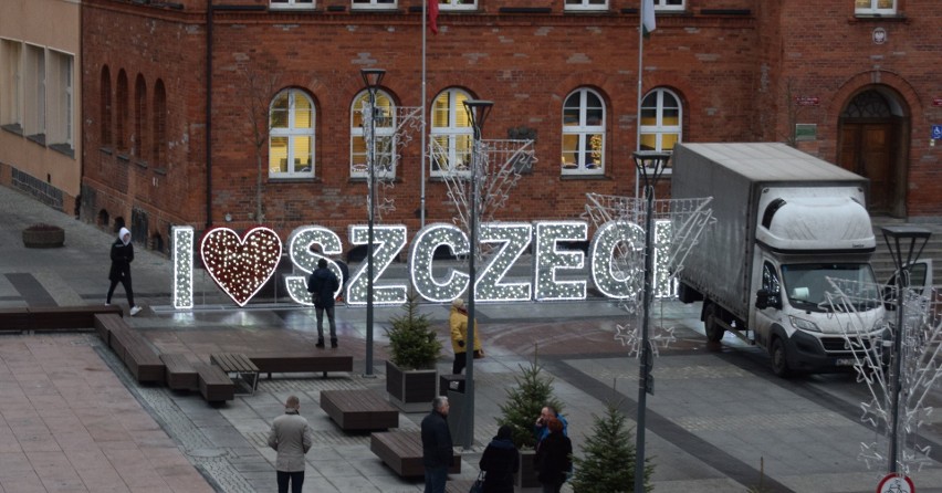 Napis "Lubię Szczecinek" na placu Wolności [zdjęcia]