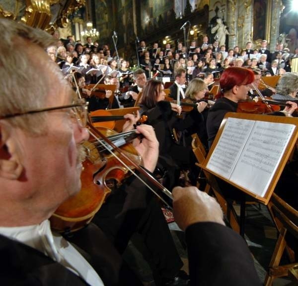 Wielka Koncertowa Msza Papieska - "Missa Solemnis Sandomiriensis - Beati Mundo Conde&#8221; .