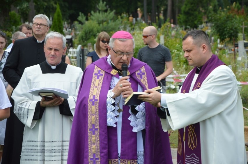 Pogrzeb ks. prałata Kazimierza Klawczyńskiego na cmentarzu w Lęborku. Zdjęcia