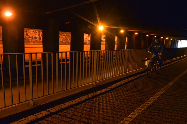Po naszej interwencji drogowcy bardzo szybko naprawili ponownie oświetlenie w tunelu pod torami kolejowymi na alei Grzecznarowskiego.