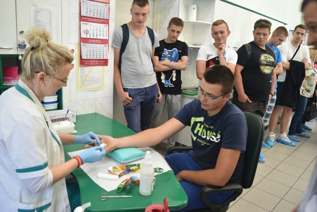 Chętni oddali krew podczas Światowego Dnia Honorowego Dawcy Krwi, który był też dniem otwartym w RCKiK w Radomiu.