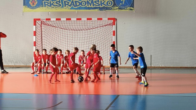 Akademia Młodego Piłkarza RKS Radomsko zorganizowała I halowy turniej dla piłkarzy z rocznika 2017