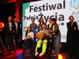 Statuetki festiwalu "Pełnia życia" rozdane. Impreza w Łodzi pokazuje, że niepełnosprawność nie ogranicza. ZDJĘCIA