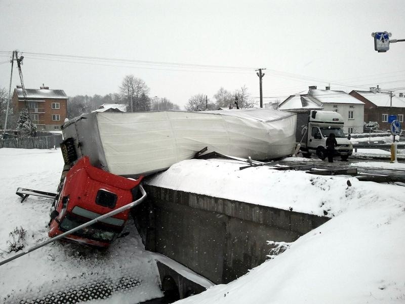 Od rana występują utrudnienia na drodze krajowej nr 19 w...