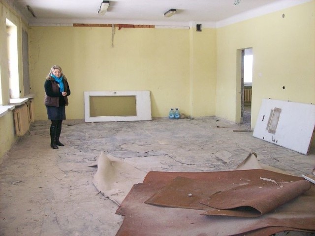 Teraz ekipa remontowa wejdzie do środka przedszkola w Klwowie, będą wstawiane nowe okna, zakładane podłogi.