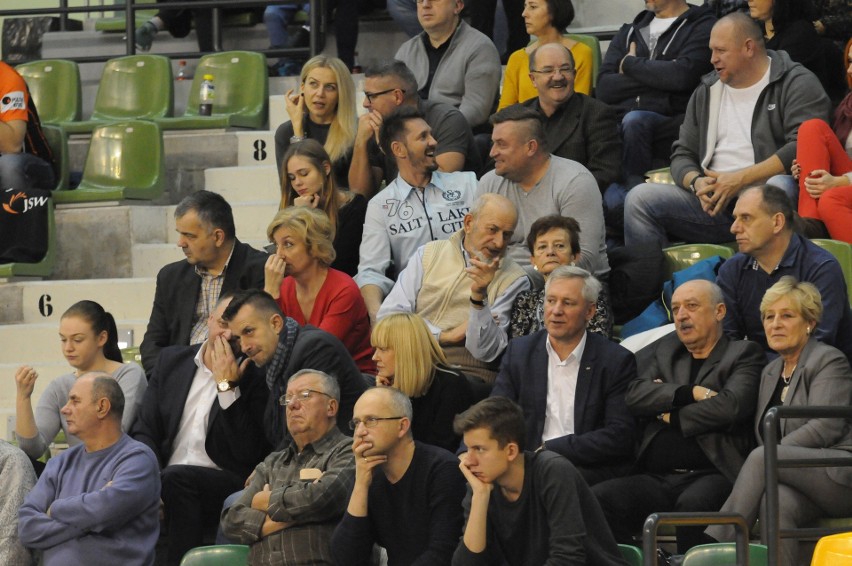 Tak fani siatkówki dopingowali w kieleckiej Hali Legionów Dafi Społem Kielce podczas spotkania PlusLigi z Jastrzębskim Węglem [DUŻO ZDJĘĆ]