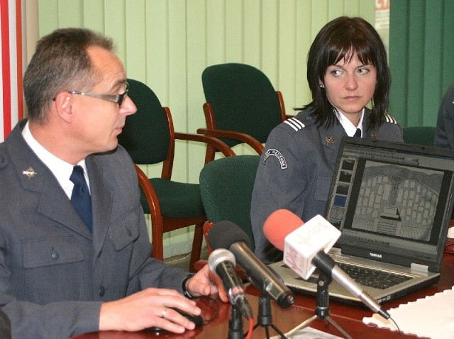 Kolejne roboty przy porządkowaniu cmentarza żydowskiego i budowie pomnika przedstawił dziennikarzom Krzysztof Linowski, rzecznik Aresztu Śledczego w Radomiu.