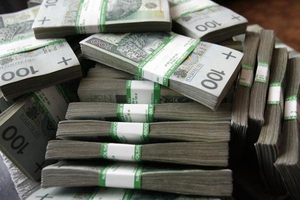 Pracownik okradł bank na dwa mln zł