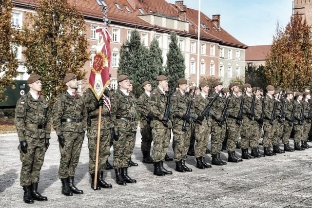 Podczas uroczystości czterech żołnierzy zostało wyróżnionych złożeniem przysięgi na sztandar. Żołnierze zasilą teraz wszystkie pięć pododdziałów wielkopolskiej „Dwunastki”. Część z nich pozostanie w 122. blp w Dolaszewie.