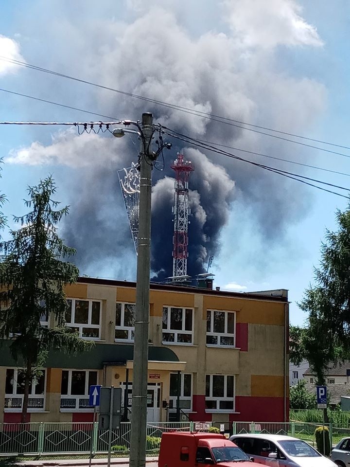 Pożar w Ozimku w zakładzie przy ulicy Kolejowej