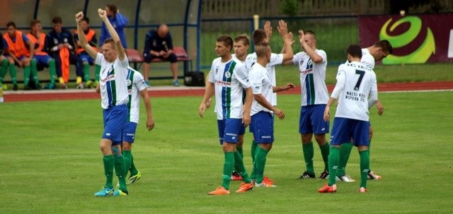 Piłkarze KKS Kalisz w ostatnim meczu wygrali na wyjeździe z Pogonią Lębork 3:2 w rozgrywkach III ligi