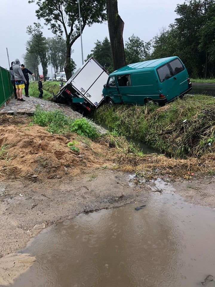 - Kierowcy obu aut byli trzeźwi, a sprawca kolizji za jej...