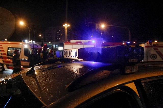 W nocy z piątku (6.09) na sobotę w Radomsku przy ul. Krasickiego kierujący skodą octavią (32 lata, zam. Hiszpania) potrącił śmiertelnie 57-letniego mężczyznę, mieszkańca Radomska.CZYTAJ DALEJ NA NASTĘPNYM SLAJDZIE