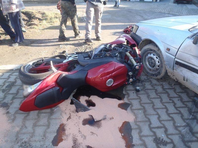 Gołkowice. Zderzenie samochodu z motocyklem [ZDJĘCIA]