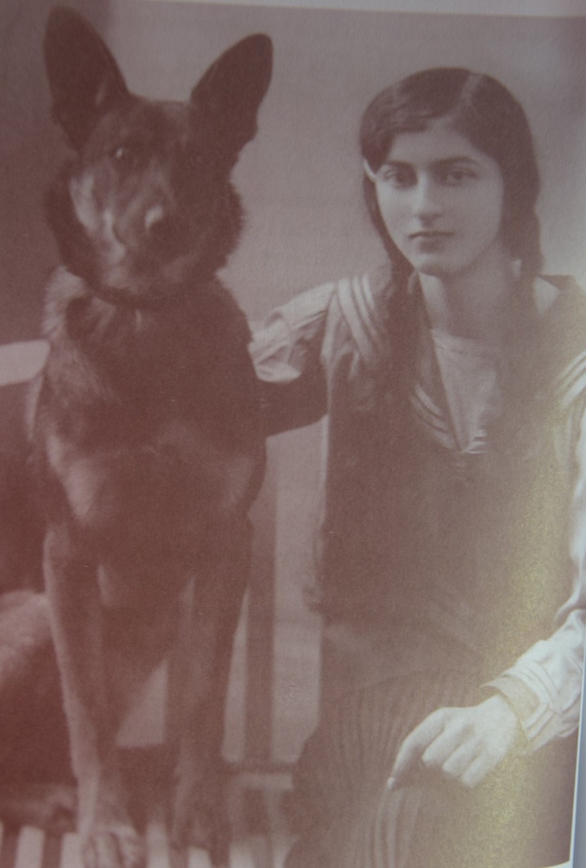 Hanna Białowiejska z ulubionym psem