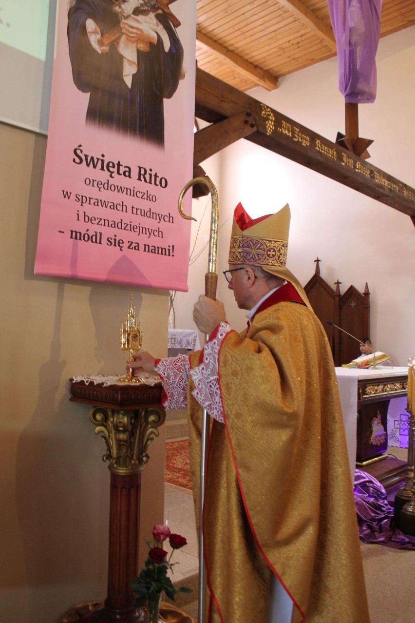 Relikwie św. Rity podarował parafii w Łosewie bp. Janusz...